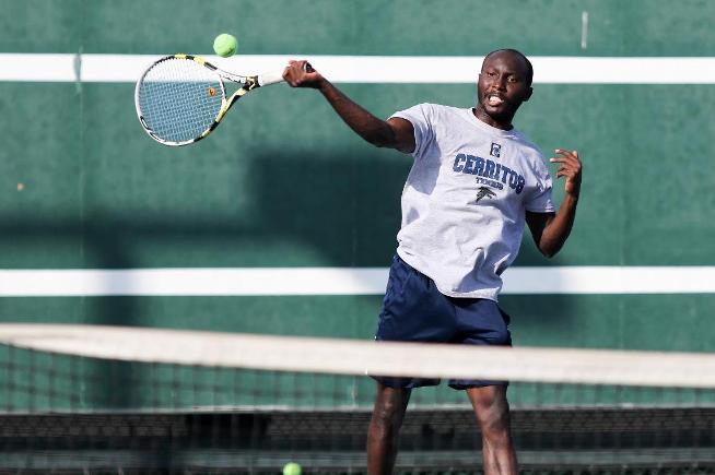 Amadi Kagoma remained undefeated in singles with his straight set victory