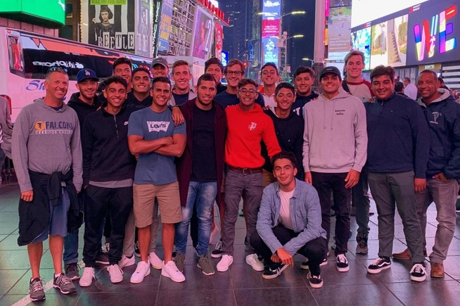 Men's Water Polo toured New York City before their tournament in Connecticut