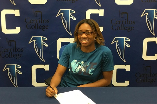 Alexis Clark signs with William Penn University