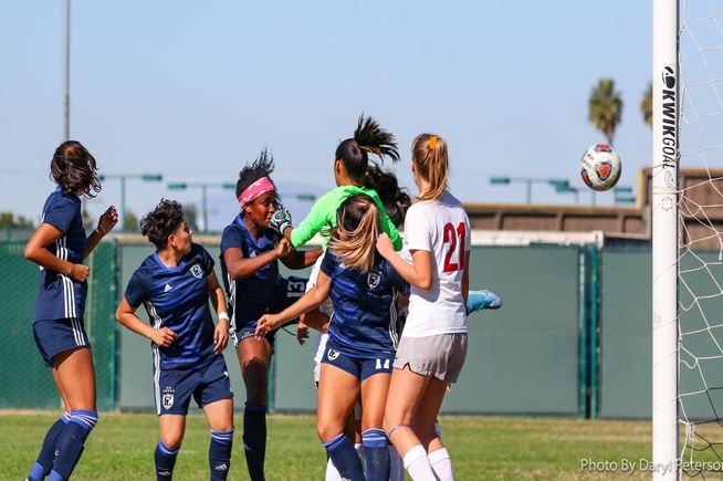Nia Thompson (pink headband) scored the game-winning goal against Long Beach City