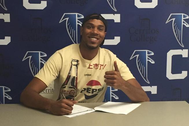 Marquise Scott signs with the University of Antelope Valley