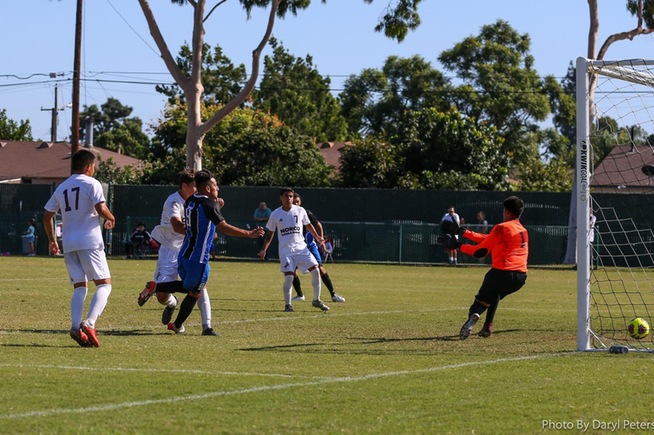 Kevin Diaz heads home the eventual game-winning goal against Norco College