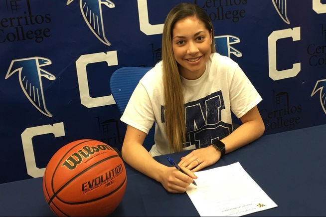 Angie Ferreira has signed with William Penn (PA) University