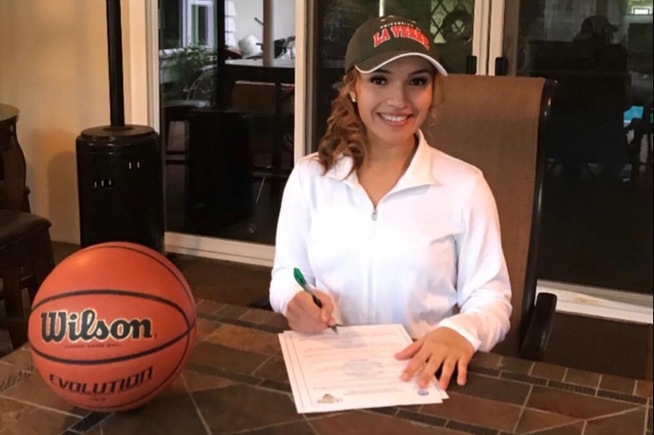 Women's basketball guard Mariah Lora signs with the University of La Verne