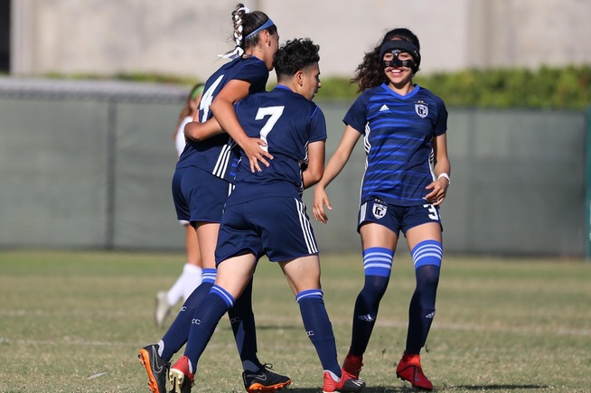Gabriela Jimenez (7) is greeted by Alessandra Ramirez (4) and America Ontiveros (3) after her goal in the sixth minute