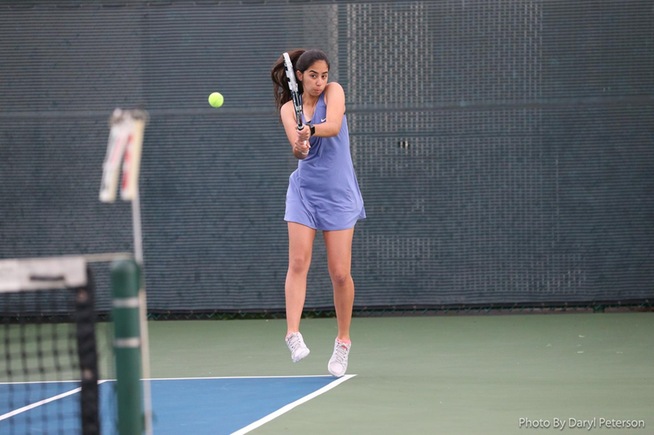 Selene Bayardo battled back to pick up a win in singles play
