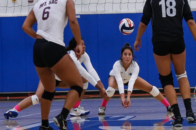 Mirka Granoble posted eight digs for the Falcons